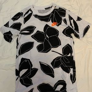 Nike Boys Hawaiian t shirt size L